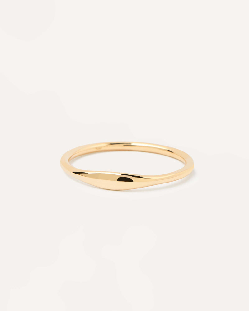 Basic yellow gold ring with a dome motiv on the middle