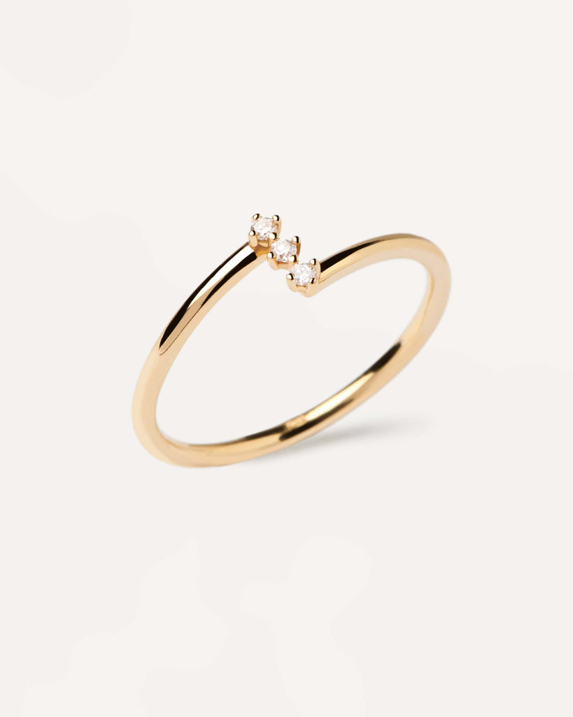 Solid yellow gold ring set with a 3 lab-grown diamond line of 0.04 ...