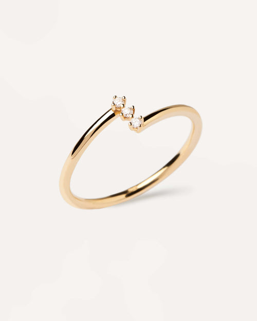 Solid yellow gold ring set with a 3 lab-grown diamond line of 0.04 ...