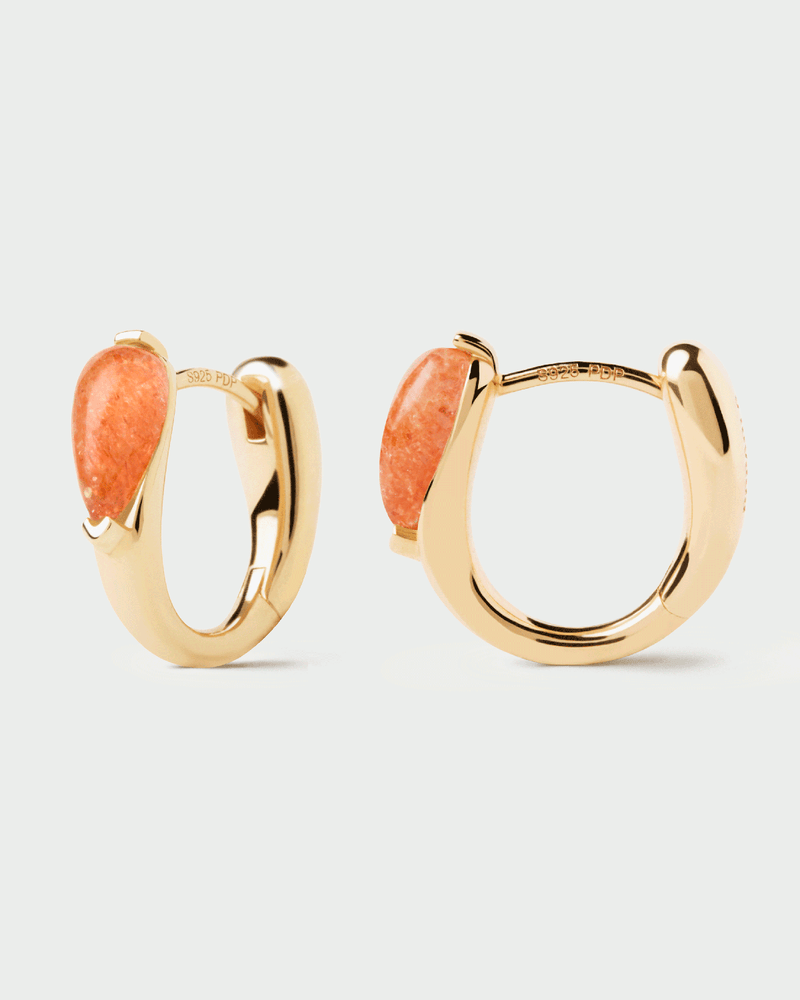 Mini aros elegantes adornados con piedra naranja ovalada