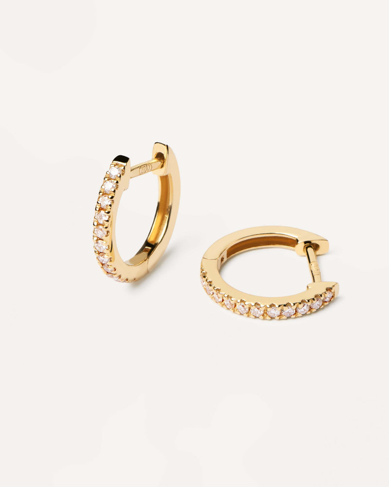 Small 18K yellow gold hoop earrings, set with lab-grown diamonds of 0.18 carats in total