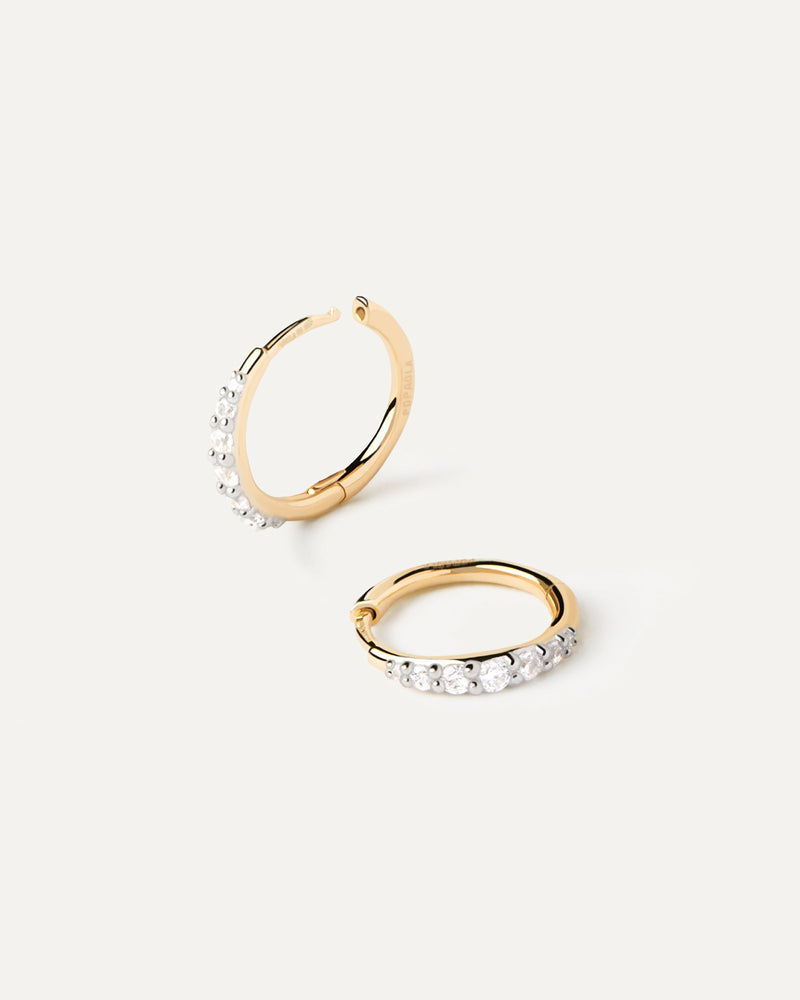 Small hoops in solid yellow gold with pavé lab-grown diamonds of 0.25 carats