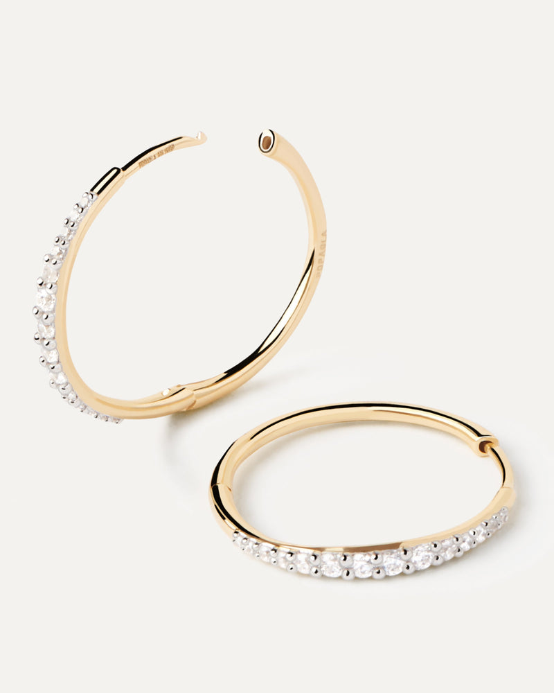 Slim hoop earrings in yellow gold with pavé lab-grown diamonds of 0.37 carats