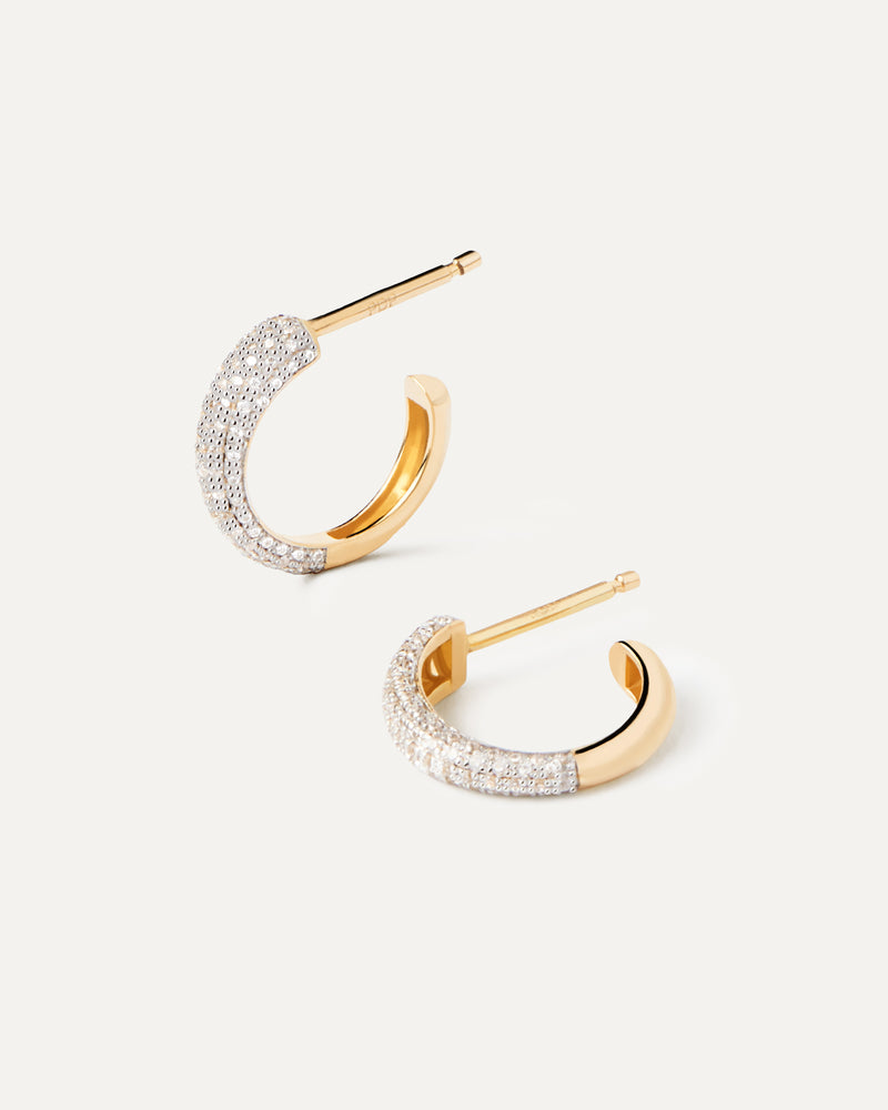 Small hoop earrings in solid yellow gold with 81 pavé lab-grown diamonds of 0.23 carats