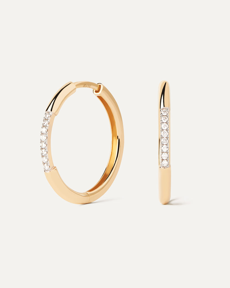 Distinctive hoop earrings in solid yellow gold set with contrasting lab-grown diamonds