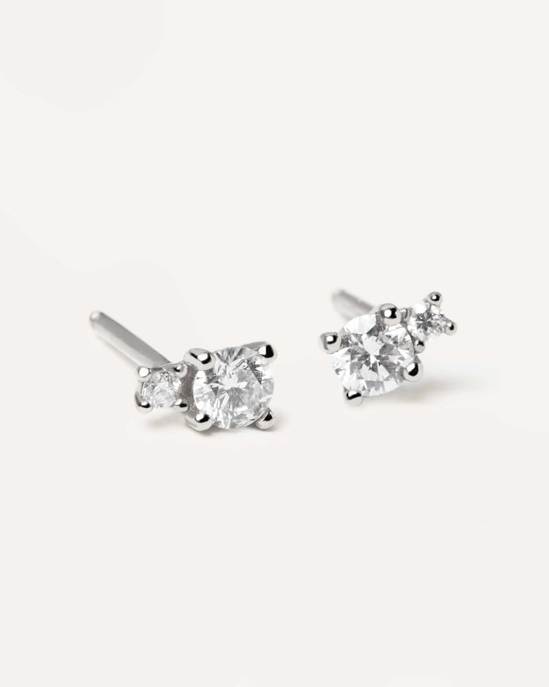 Boucles D’Oreilles en Diamants et en Or Blanc Solitaire Duo - 
  
    Or blanc 18 carats / Placage Argent Rhodié
  
