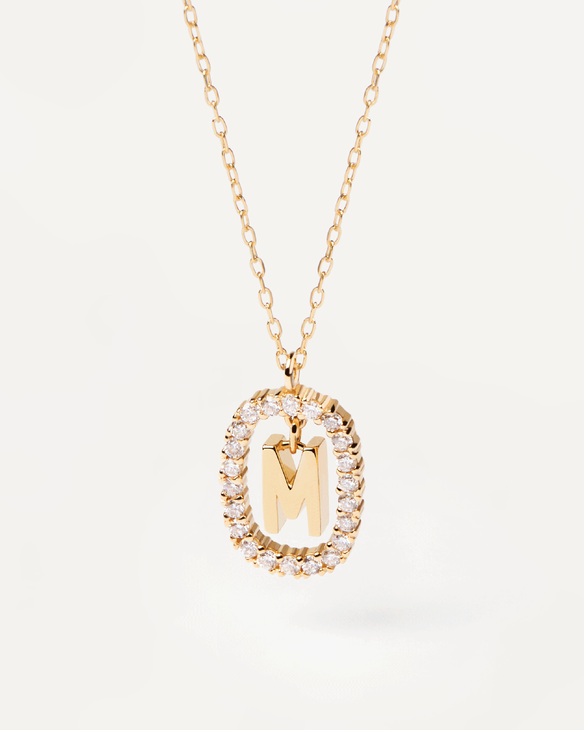Collier Lettre M en Diamants et Or - 
  
    Or 18 carats
  
