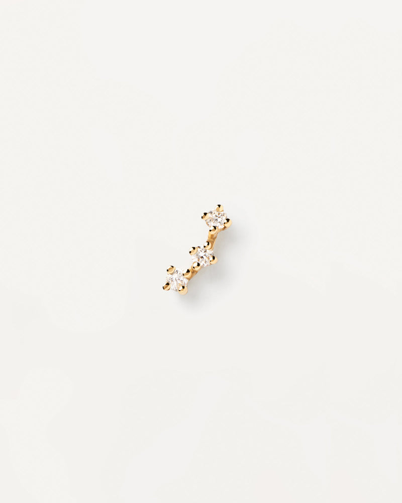 Solid yellow gold ear piercing in arch shape with three small lab-grown diamonds of 0.04 carat