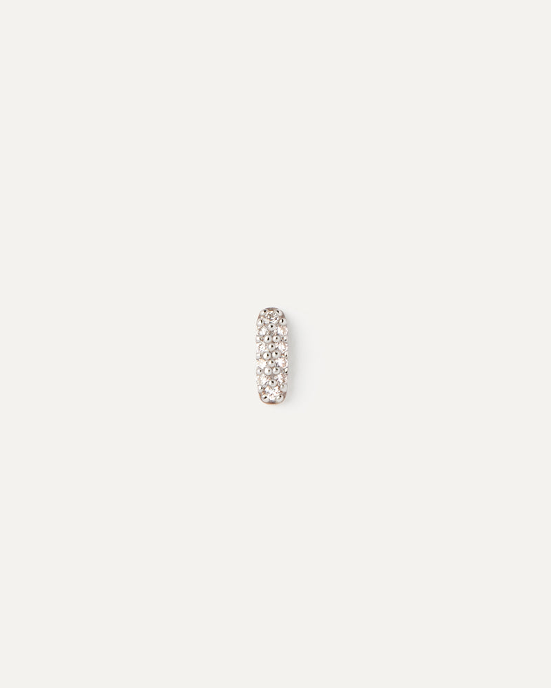 Minimalist single earring in solid yellow gold set with an oval shape pavé lab-grown diamond