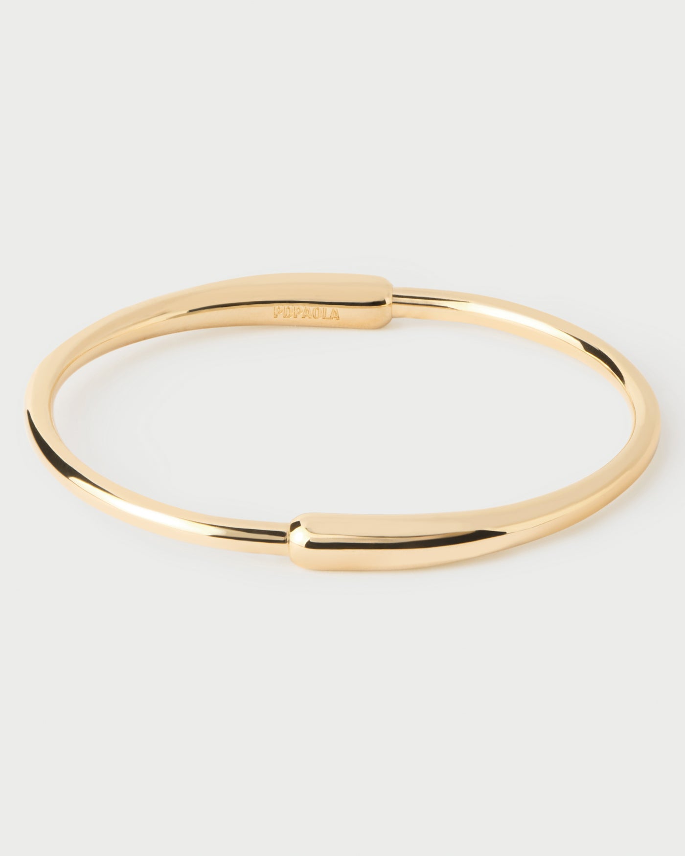 Loop bangle 
  
    Brass / 18K Gold plating
  
