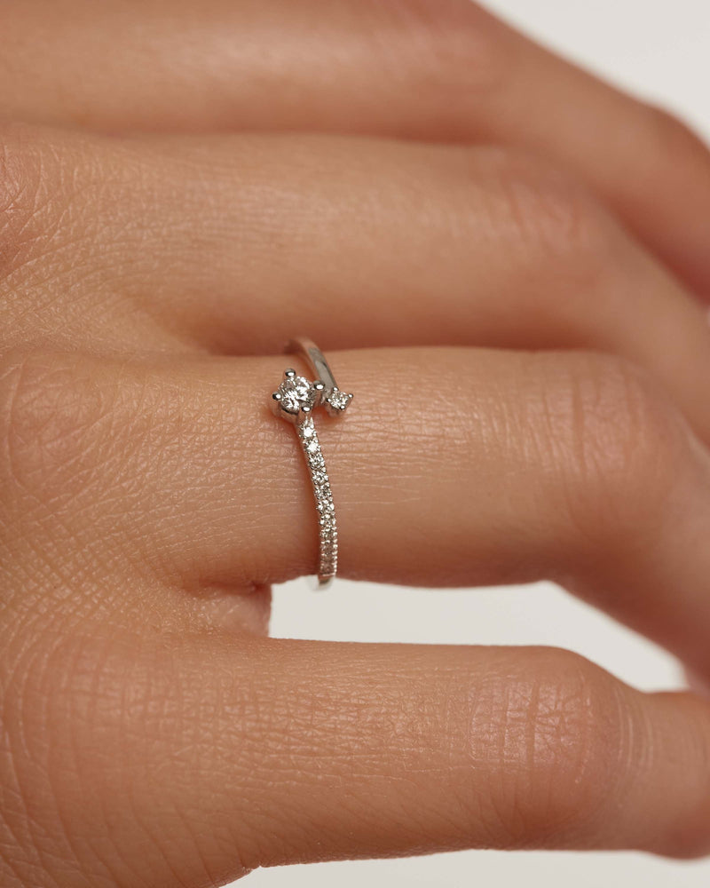 Diamonds and White Gold Swing Ring - 
  
    18K White gold / Rhodium silver plating
  
