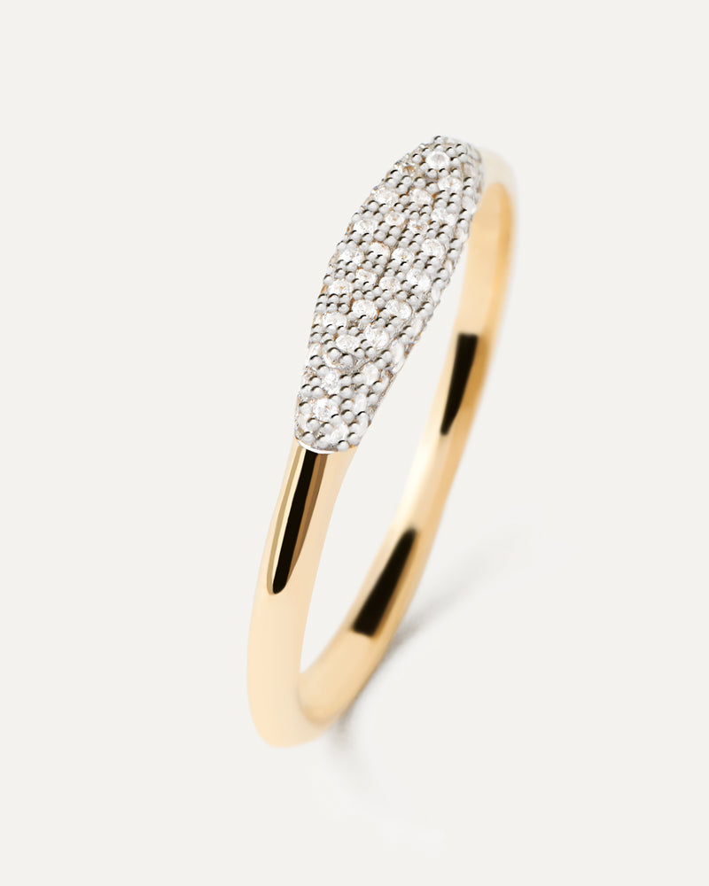 Diamonds and Gold Alice Stamp Ring - 
  
    18K Gold
  
