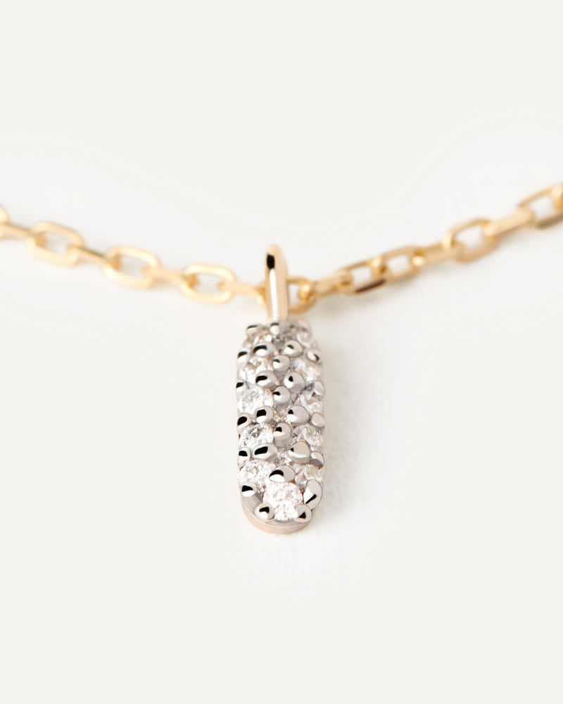 Solid yellow gold chain necklace with oval shape pavé lab-grown diamonds of 0.04 carats