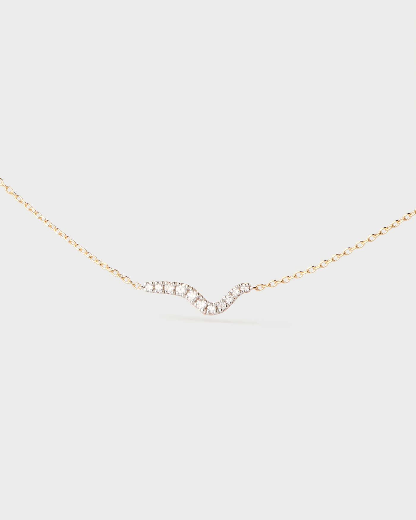 Diamonds and gold Flow necklace. Necklace in yellow gold with an undulating band adorned with round cut lab-grown diamonds. Get the latest arrival from PDPAOLA. Place your order safely and get this Best Seller.