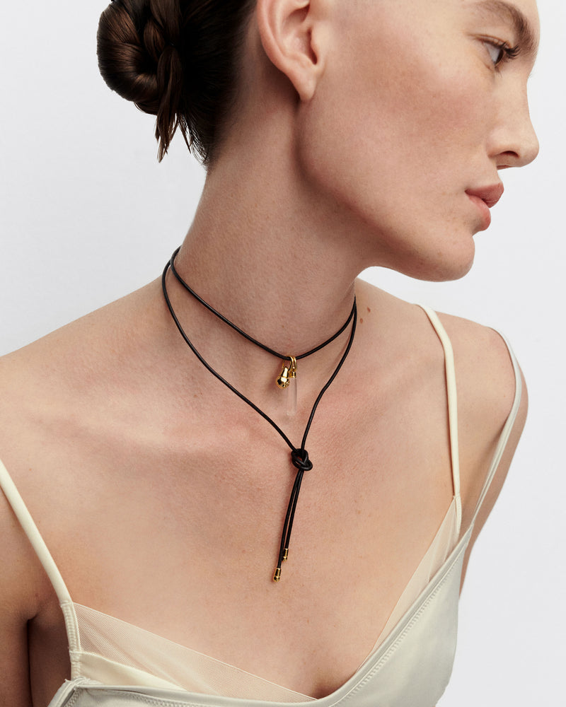 Collier en cuir avec noeud Dana - 
  
    MDF et cuir synthétique / Placage Or 18 Ct
  
