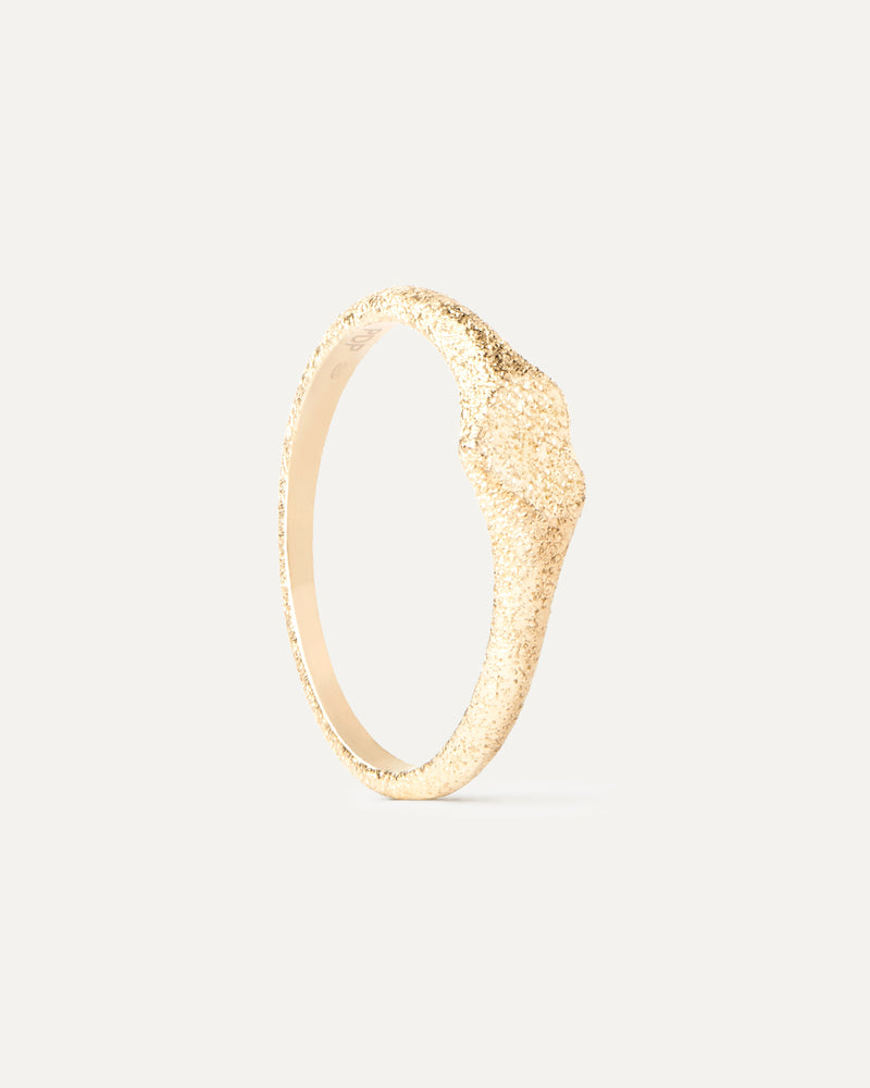 Anillo Sello de Oro Efecto Arena Heart - 
  
    Oro 18K
  
