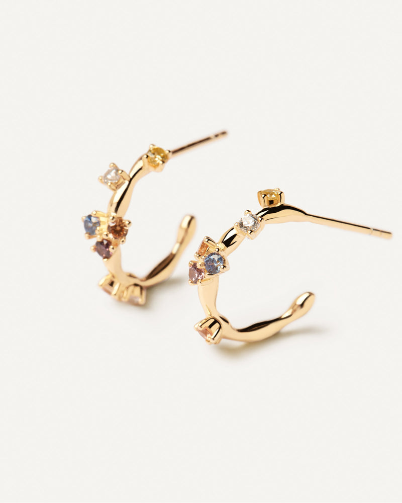 Dainty hoops in gold-plated silver with five color zirconias