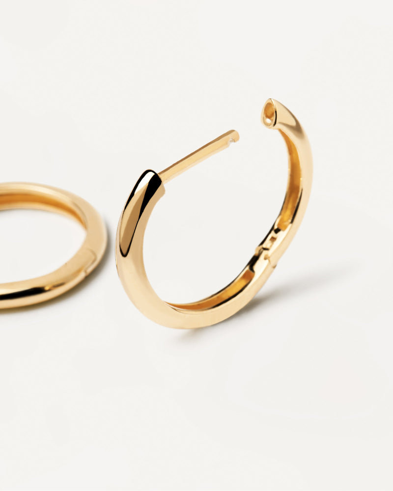 Gold Bold Medium Hoops - 
  
    18K Gold
  
