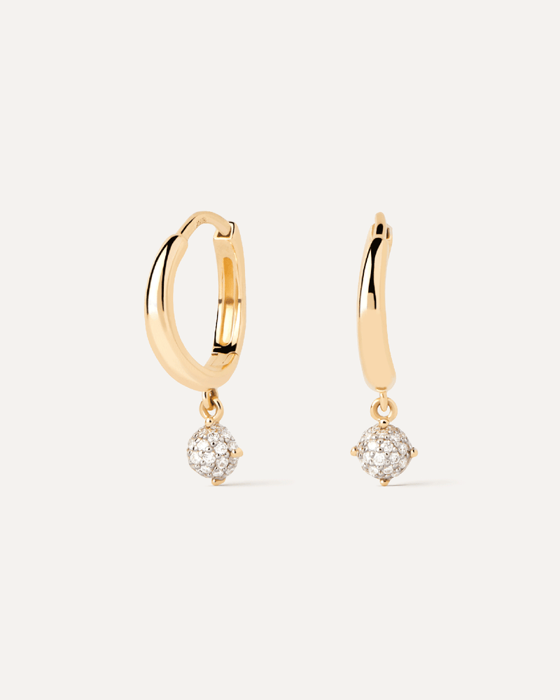 Hoop earrings in solid yellow gold with a small round pavé lab-grown diamond pendant